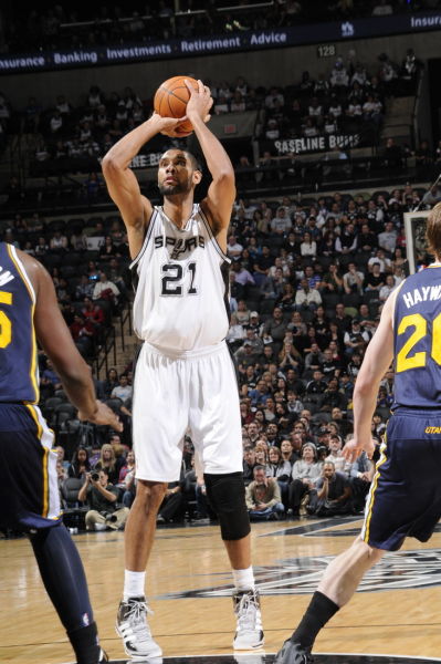 🗣️：“在我看来，他始终全神贯注。他度过了惊艳的半个赛季，证明了自己的选择是正确的。他已达到顶级水准，是我们的头号门将。我对此毫无疑虑。” 来源：Barça Buzz