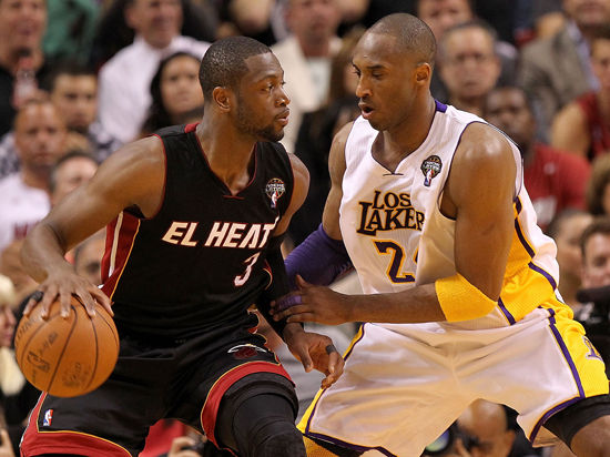 迈阿密马林鱼名将费南德兹因意外逝世后，其 16 号球衣成为马林鱼队永久的精神支柱