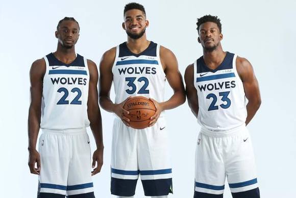 奥尔良羽球超级300赛｜ 男单首圈3局逆转戚又仁 李梓嘉晋级16强